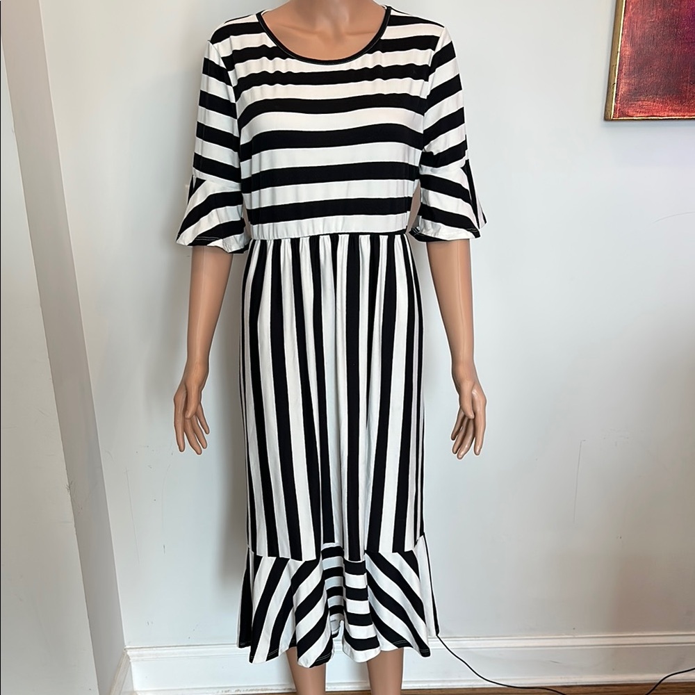 Reborn J Black and White Ruffled Tiered Midi Dress